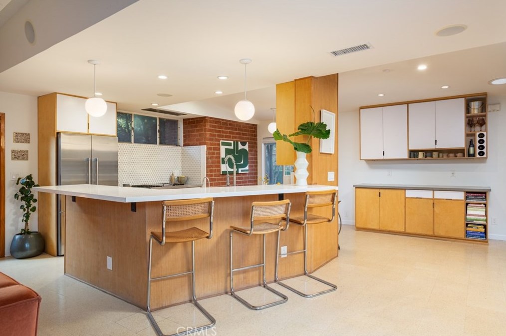 1062 Tehachapi Dr, Long Beach CA  90807-2452 exterior