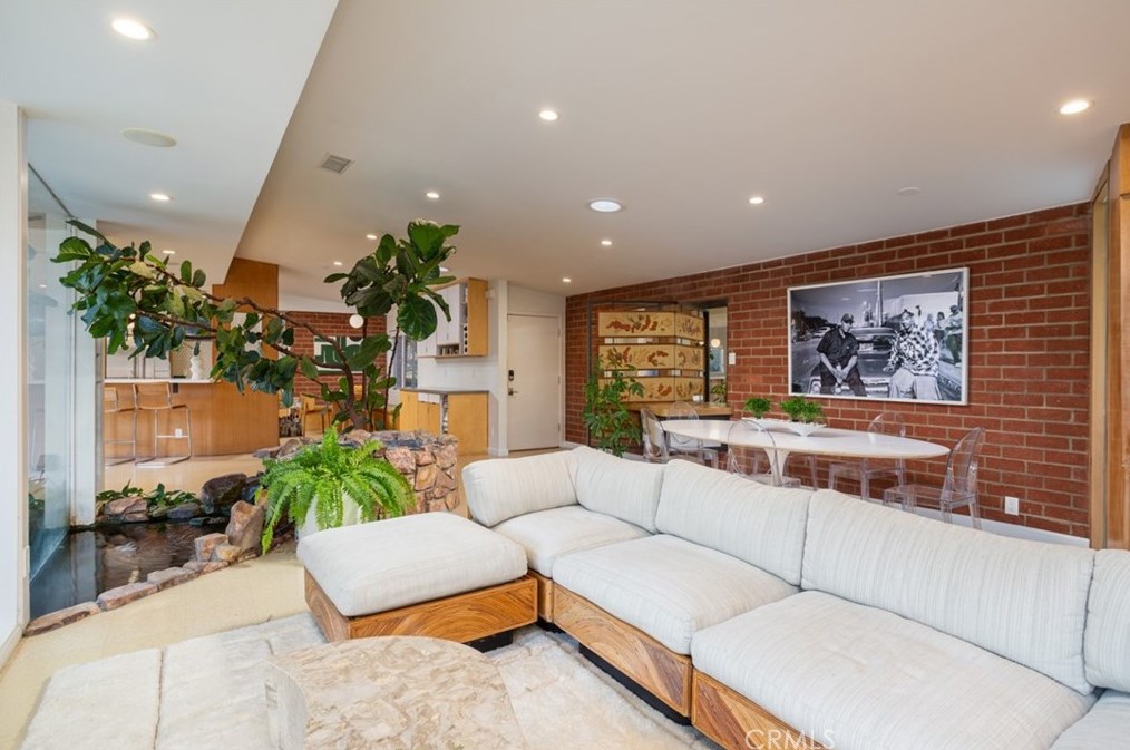 1062 Tehachapi Dr, Long Beach CA  90807-2452 exterior