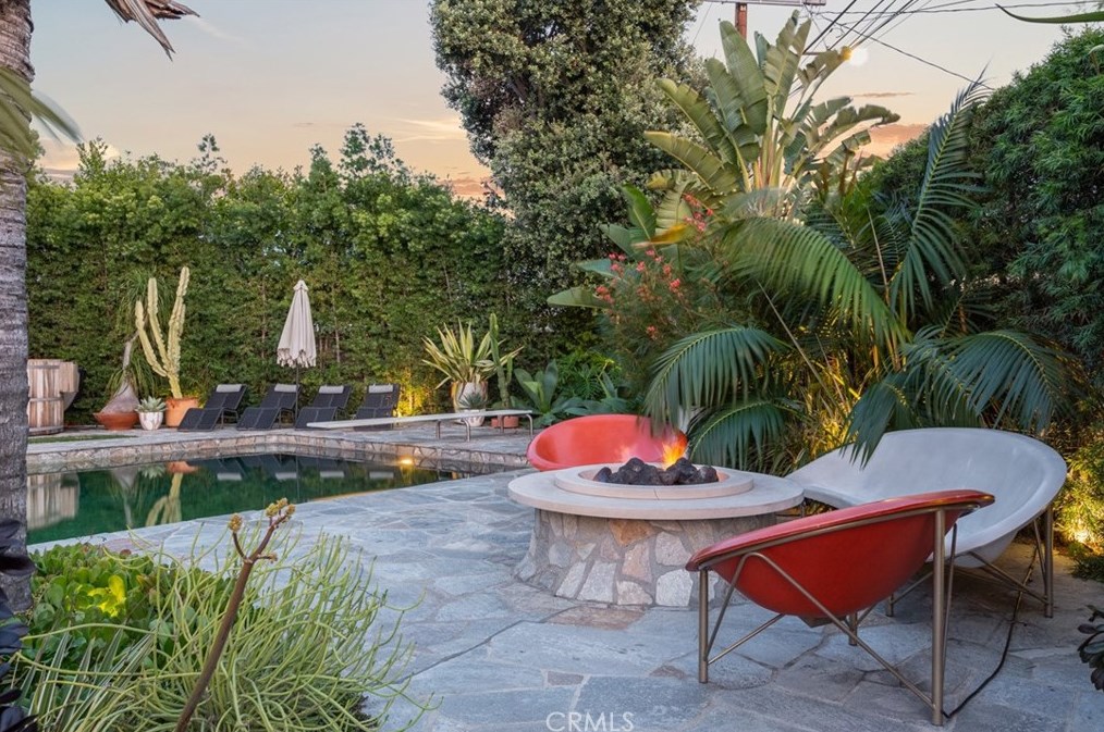 1062 Tehachapi Dr, Long Beach CA  90807-2452 exterior