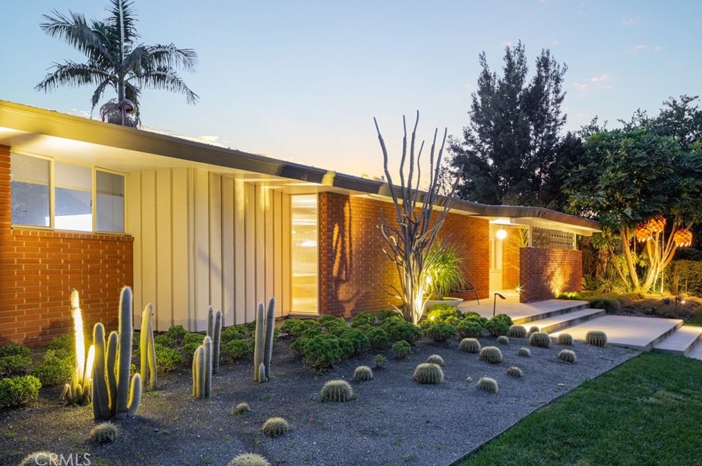 1062 Tehachapi Dr, Long Beach CA  90807-2452 exterior