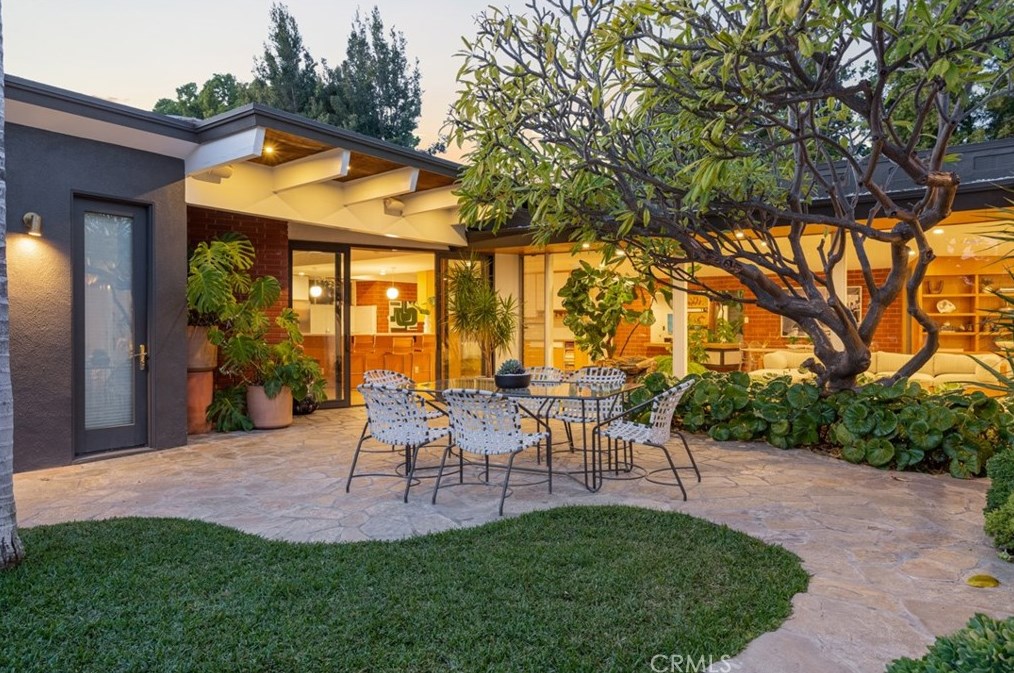 1062 Tehachapi Dr, Long Beach CA  90807-2452 exterior