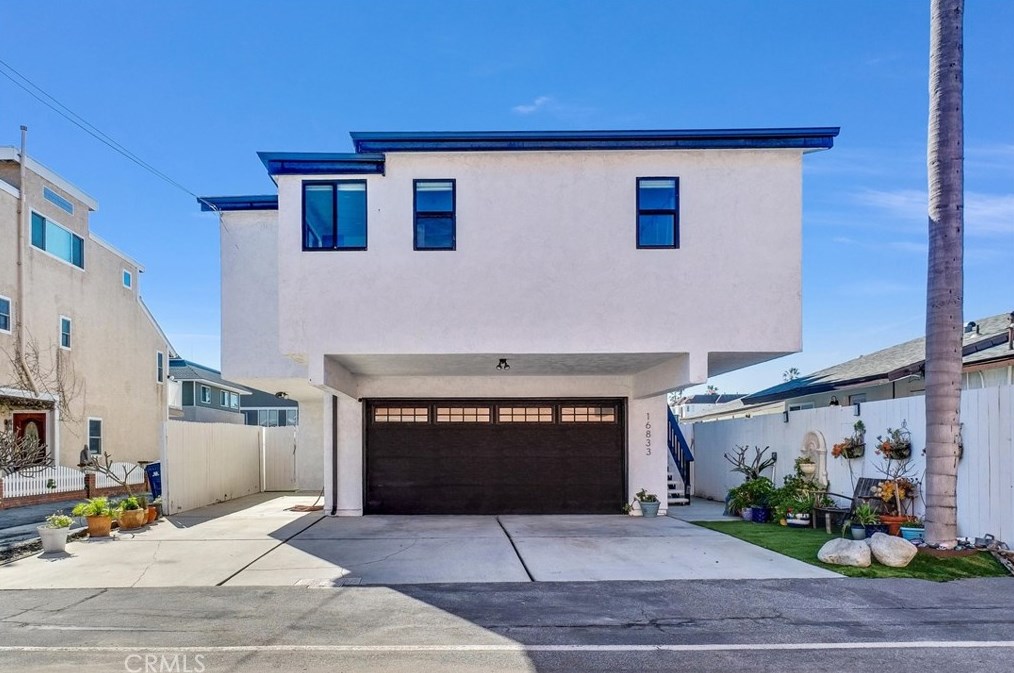 16833 Bayview Dr, Huntington Beach CA  92649-2805 exterior