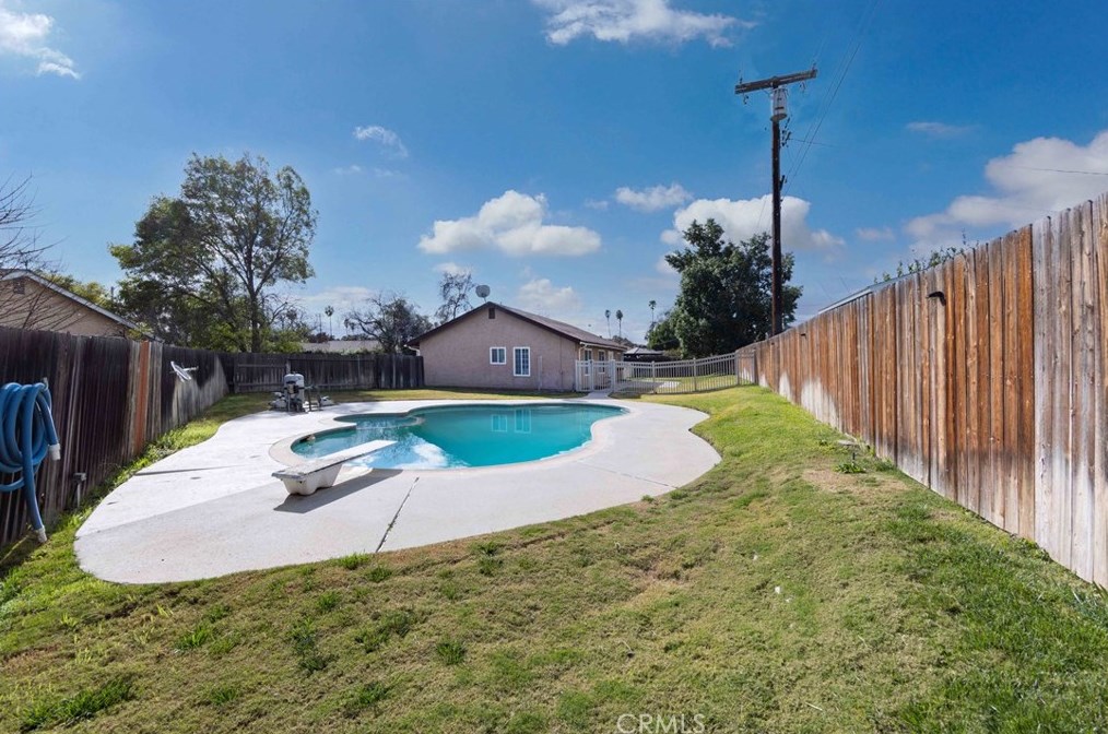 6818 Canoga Pl, Riverside CA  92504-2101 exterior