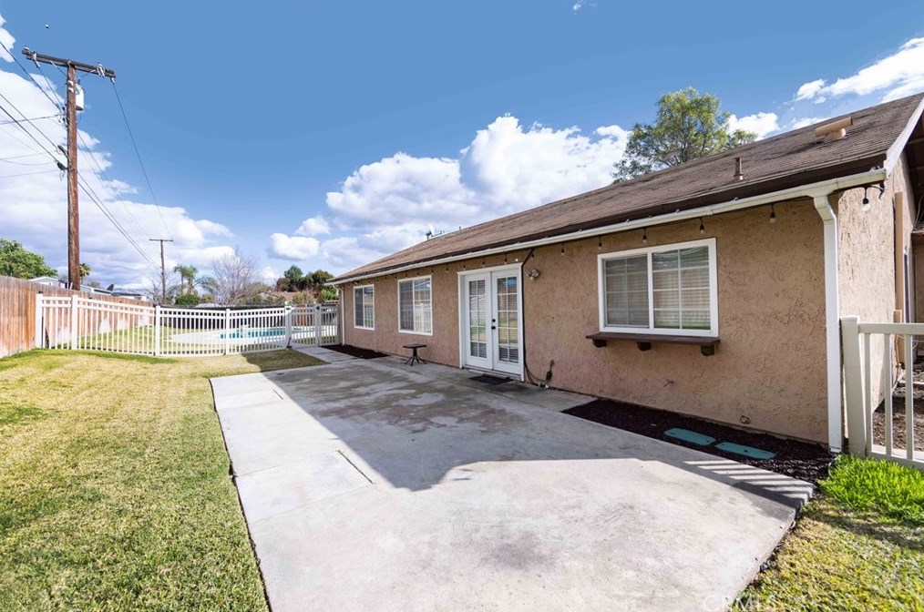 6818 Canoga Pl, Riverside CA  92504-2101 exterior