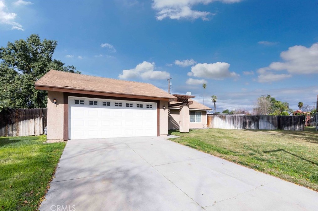6818 Canoga Pl, Riverside CA  92504-2101 exterior