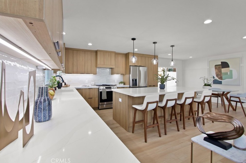 9361 Candlewood Dr, Huntington Beach CA  92646-4725 exterior