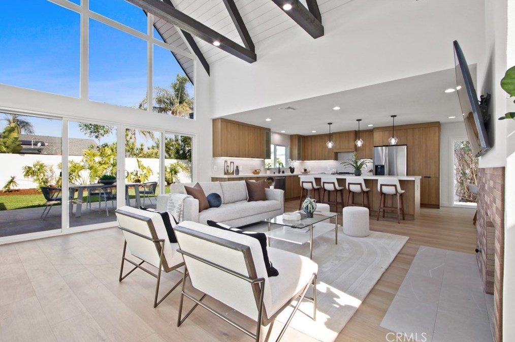 9361 Candlewood Dr, Huntington Beach CA  92646-4725 exterior