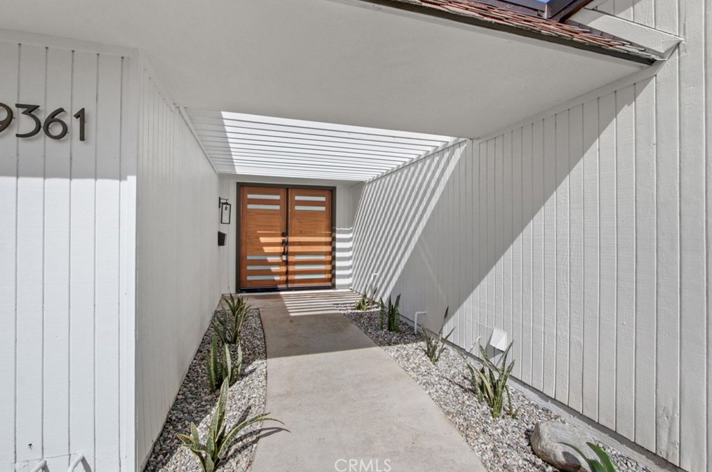 9361 Candlewood Dr, Huntington Beach CA  92646-4725 exterior