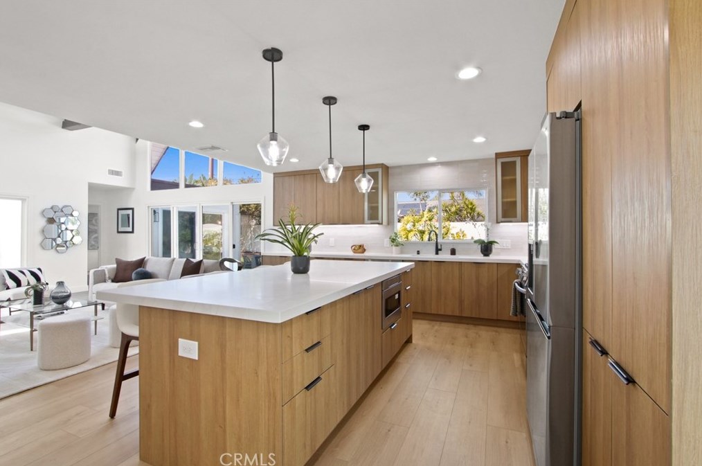 9361 Candlewood Dr, Huntington Beach CA  92646-4725 exterior