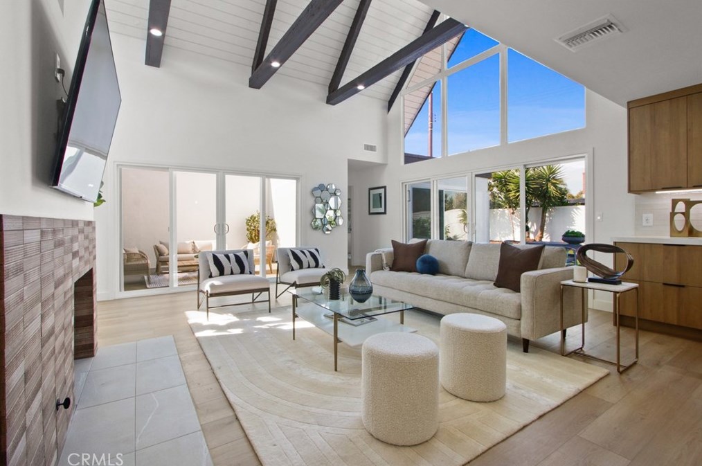 9361 Candlewood Dr, Huntington Beach CA  92646-4725 exterior