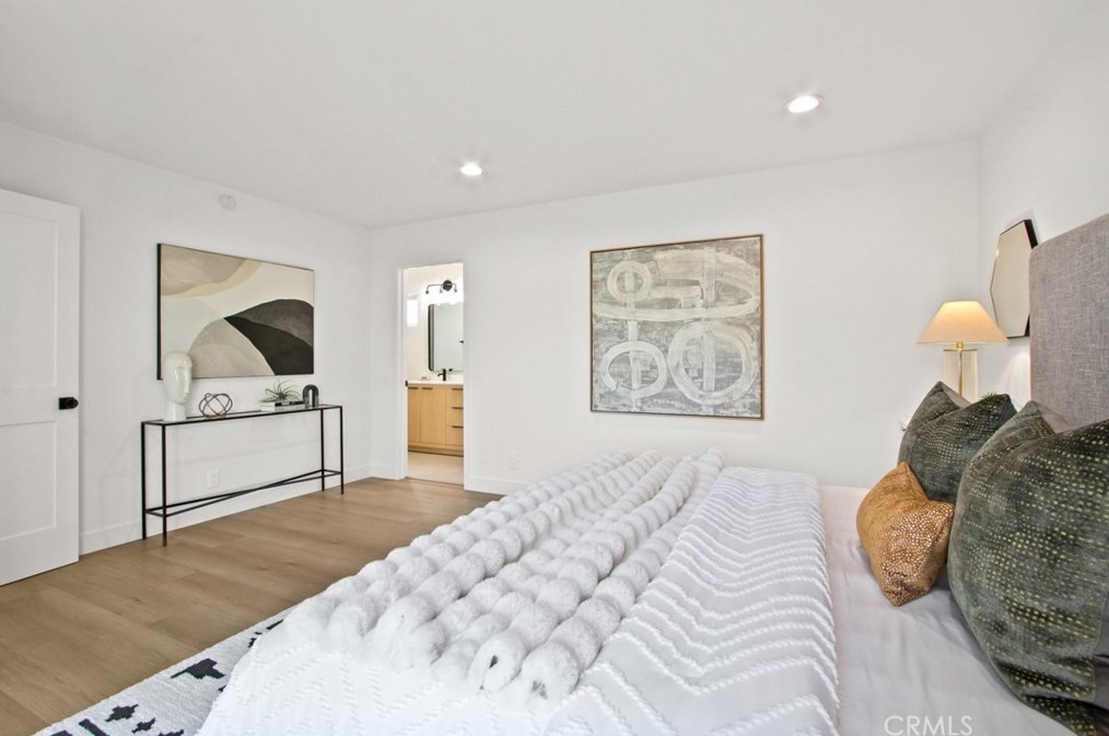 9361 Candlewood Dr, Huntington Beach CA  92646-4725 exterior
