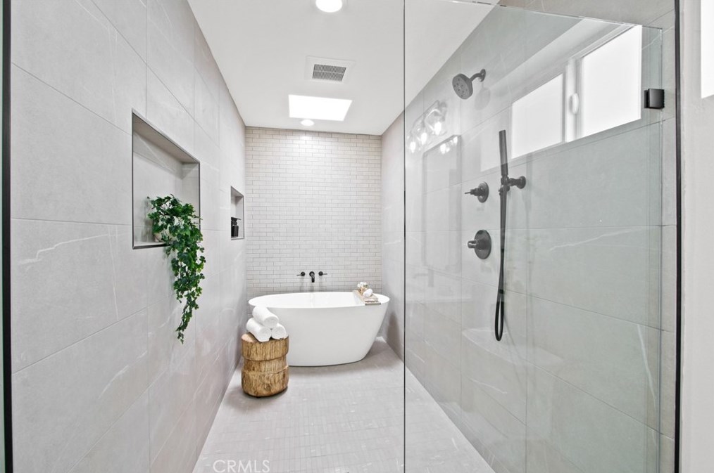 9361 Candlewood Dr, Huntington Beach CA  92646-4725 exterior