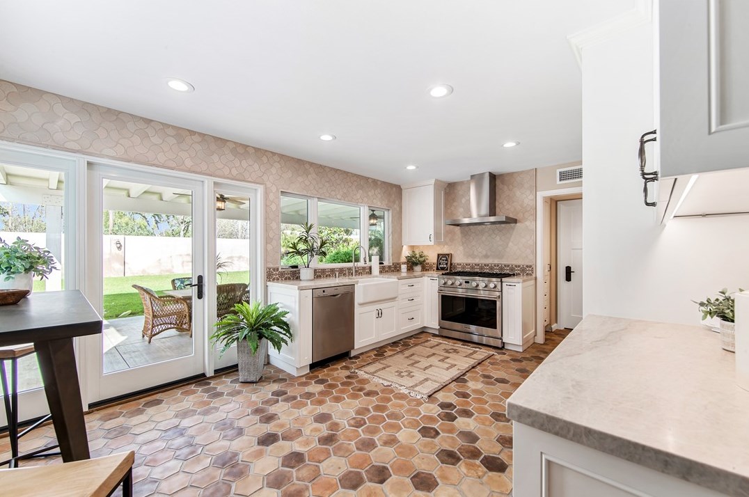 5581 Rogers Dr, Huntington Beach, CA 92649