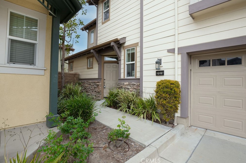 325 Flyers Ln, Tustin, CA 92782