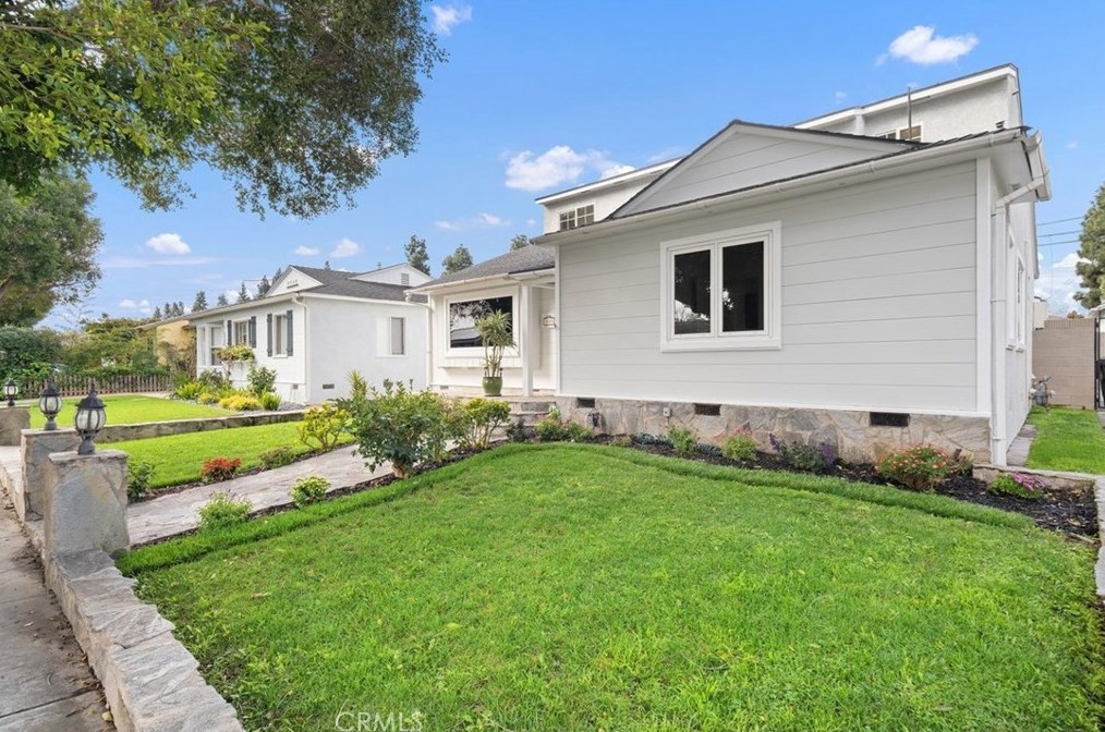 3433 Roxanne Ave, Long Beach, CA 90808-3015