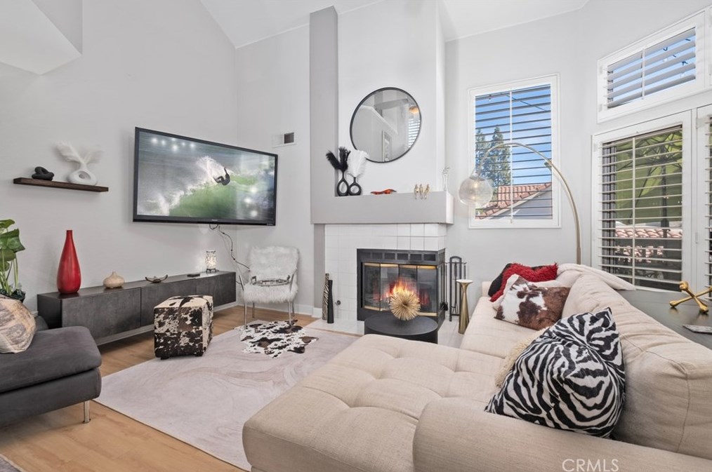 8 Coral Rdg, Laguna Beach, CA 92677-5171