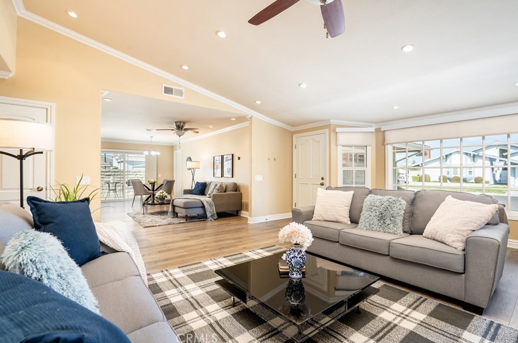 6532 Kilda Cir, Huntington Beach CA  92647-5625 exterior
