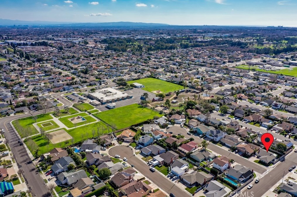 6532 Kilda Cir, Huntington Beach CA  92647-5625 exterior