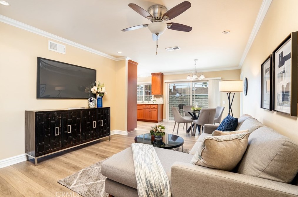6532 Kilda Cir, Huntington Beach CA  92647-5625 exterior