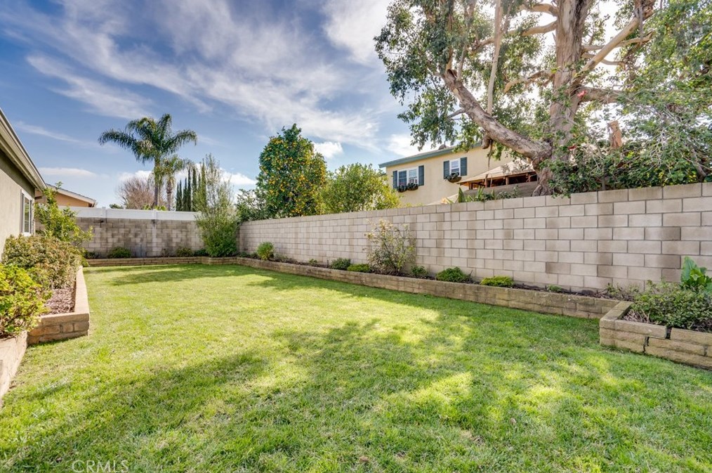 6532 Kilda Cir, Huntington Beach CA  92647-5625 exterior