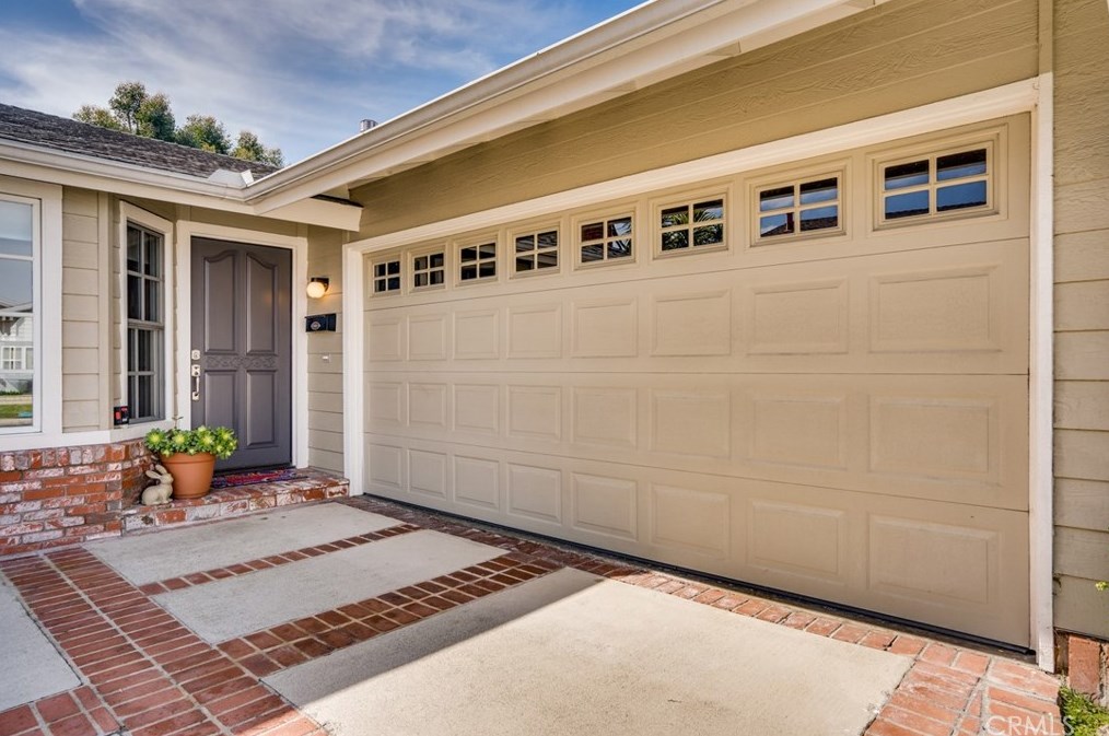 6532 Kilda Cir, Huntington Beach CA  92647-5625 exterior