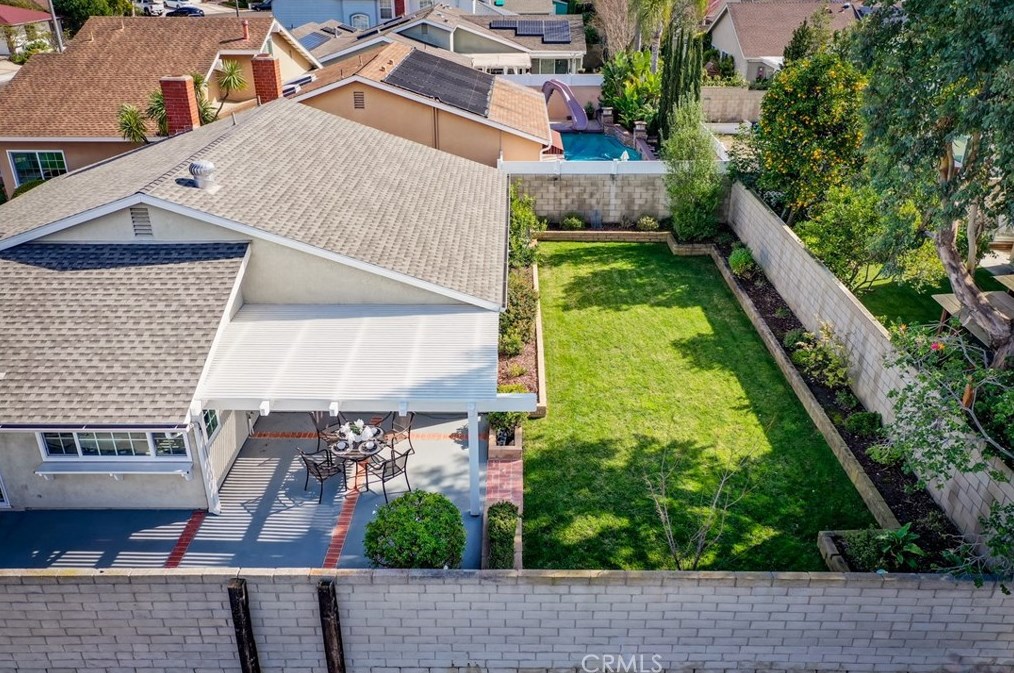 6532 Kilda Cir, Huntington Beach CA  92647-5625 exterior