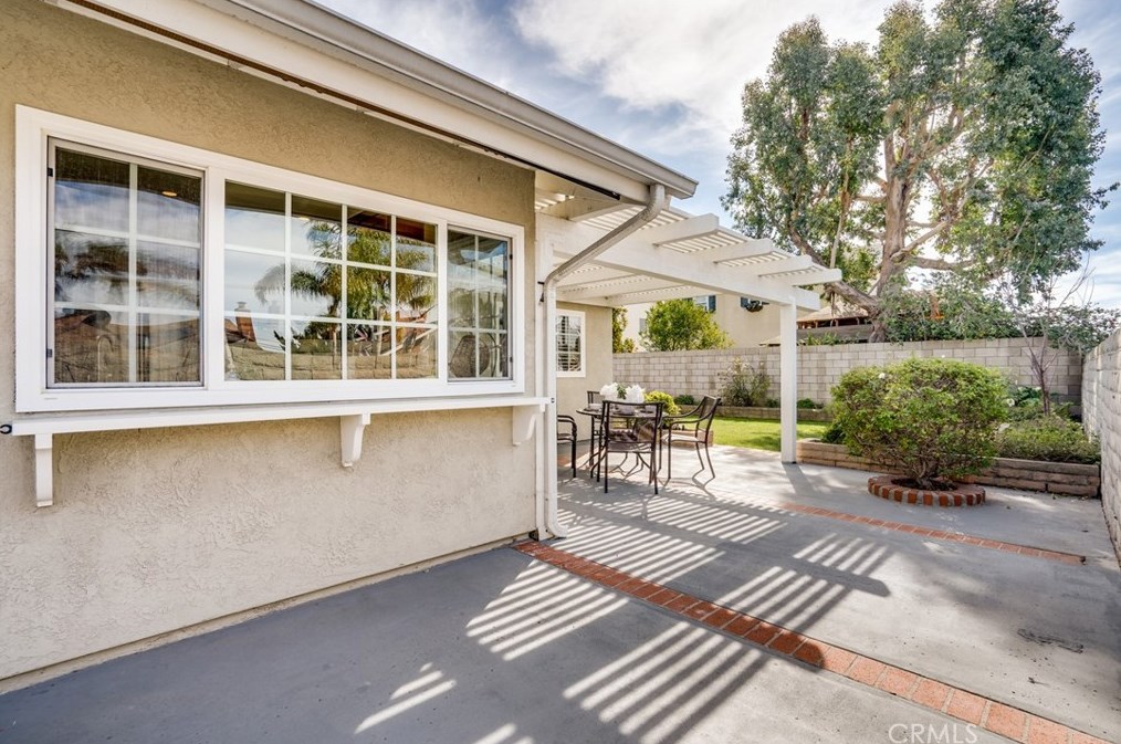 6532 Kilda Cir, Huntington Beach CA  92647-5625 exterior