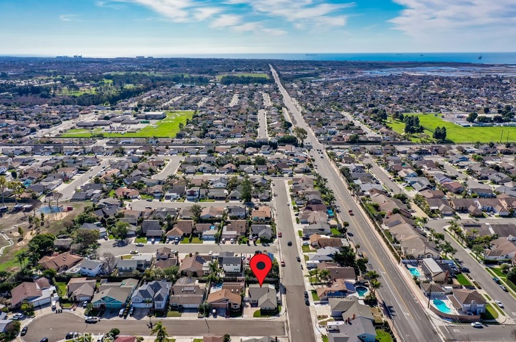 6532 Kilda Cir, Huntington Beach CA  92647-5625 exterior