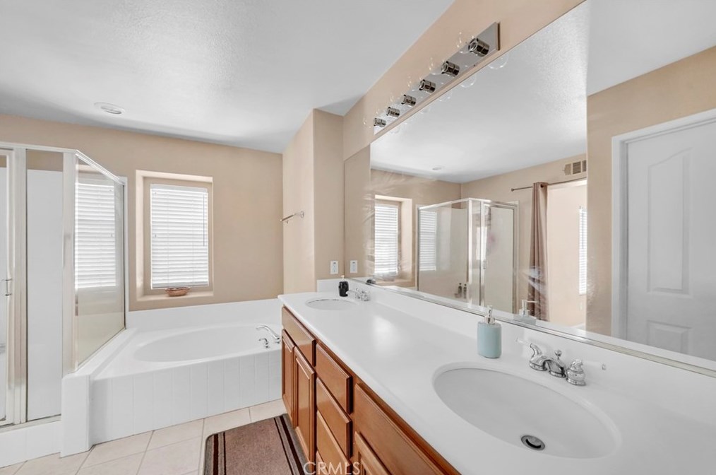 28 Moonstone, Irvine CA  92602-1610 exterior