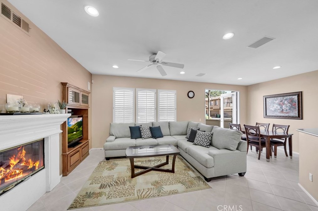 28 Moonstone, Irvine CA  92602-1610 exterior