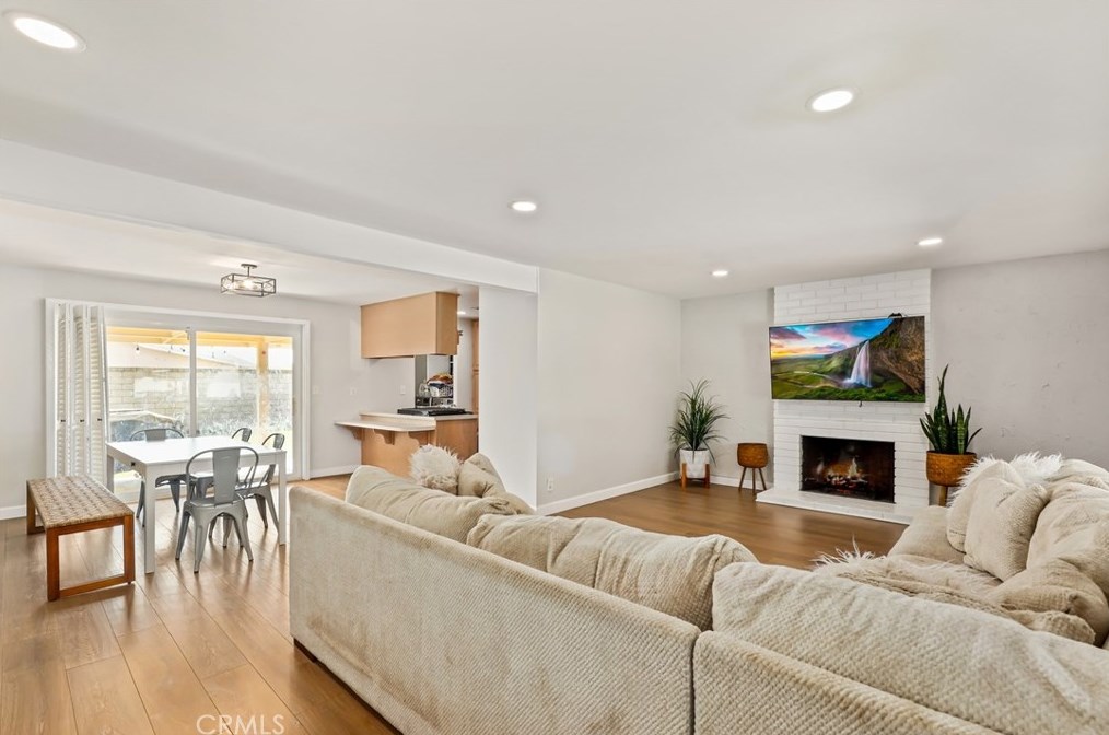 6122 Winslow Dr, Huntington Beach, CA 92647-2811
