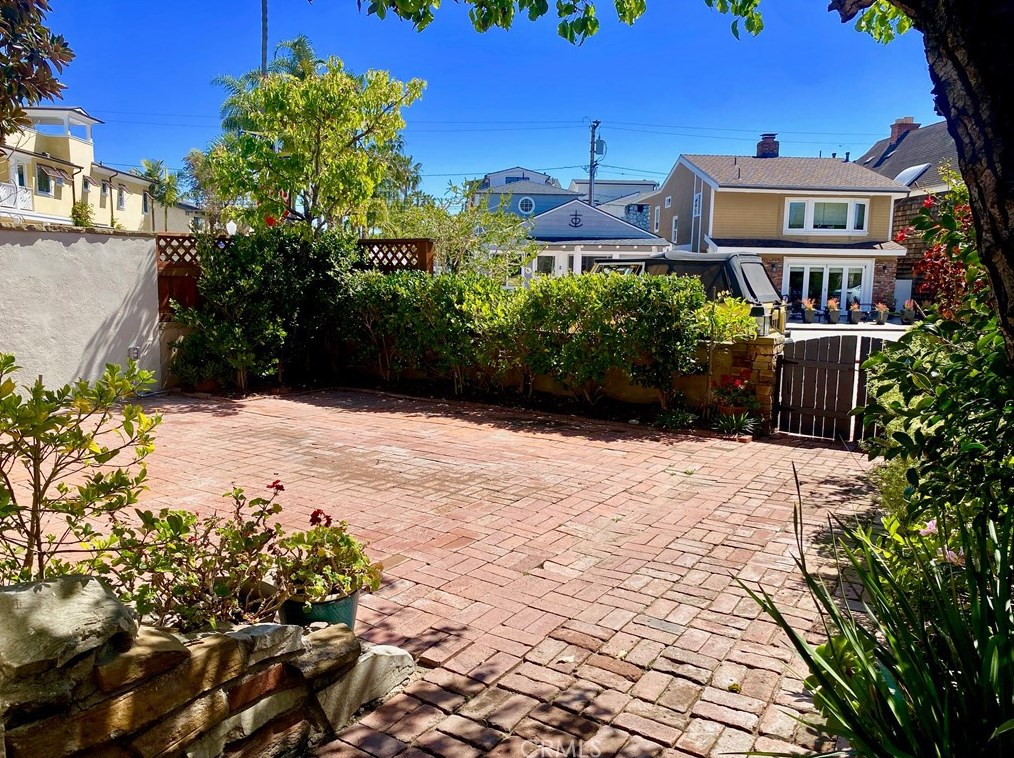 135 Turquoise Ave, Newport Beach, CA 92662