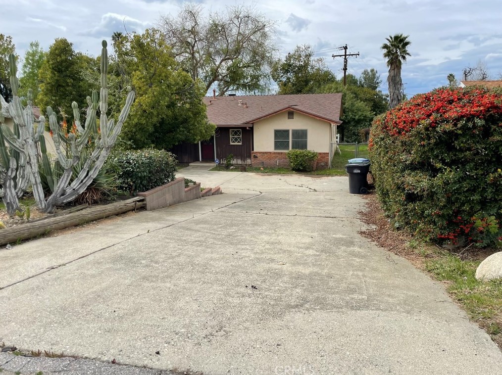 2953 Floral Ave, Riverside CA  92507-3217 exterior