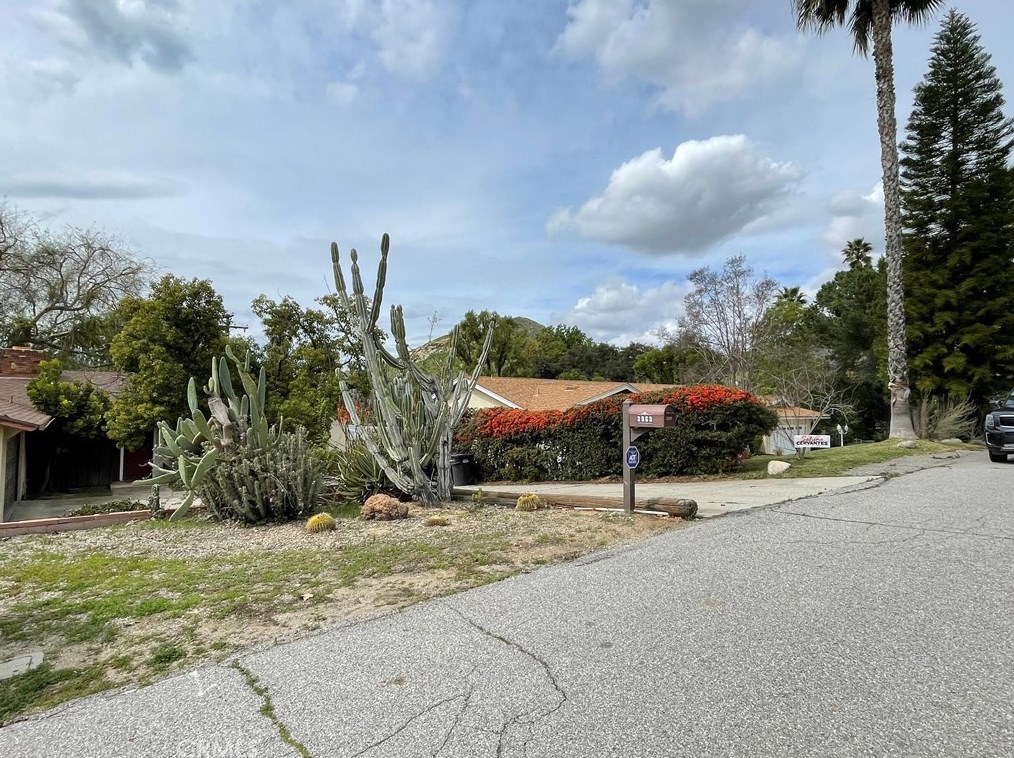 2953 Floral Ave, Riverside CA  92507-3213 exterior