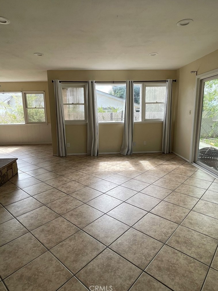 2953 Floral Ave, Riverside CA  92507-3213 exterior