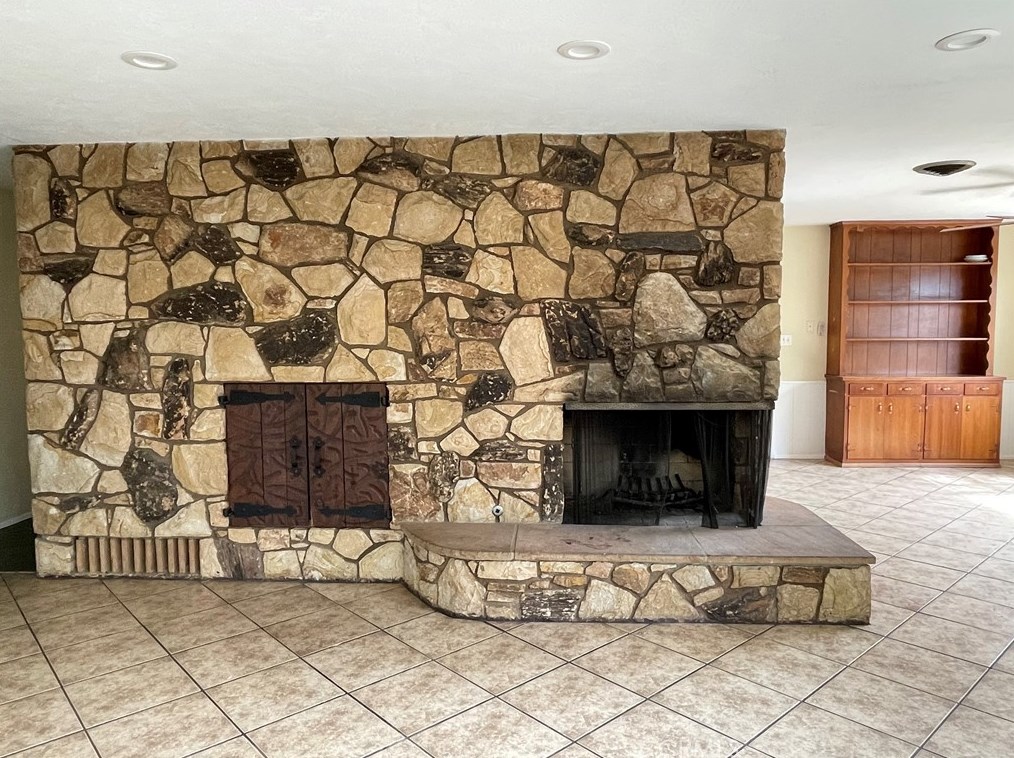 2953 Floral Ave, Riverside CA  92507-3213 exterior