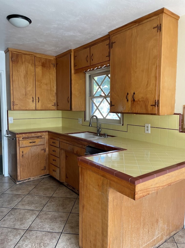 2953 Floral Ave, Riverside CA  92507-3213 exterior