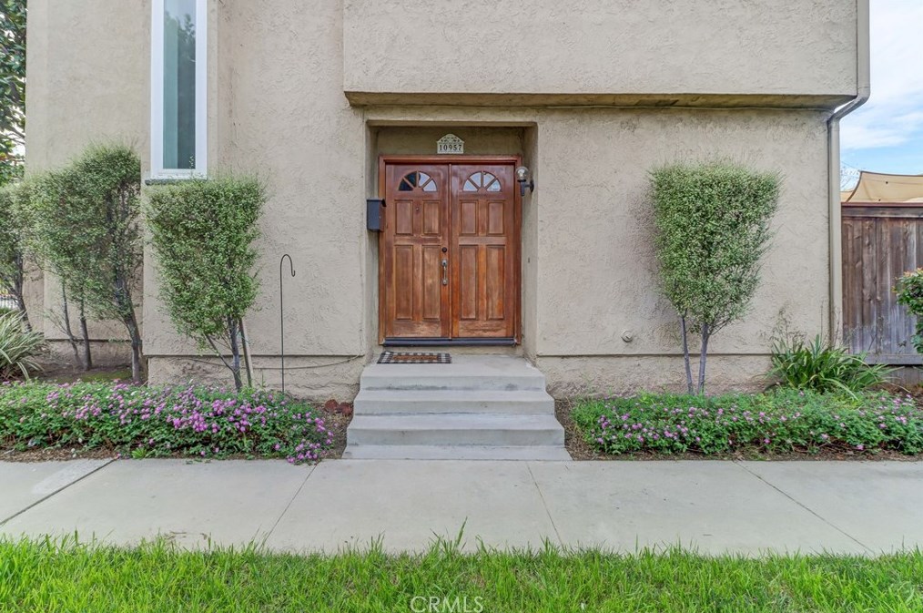 10957 Edinger Ave, Santa Ana, CA 92708