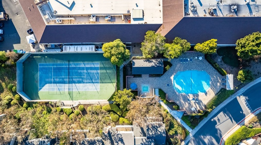 2766 Hillside Dr, Newport Beach CA  92660-5402 exterior