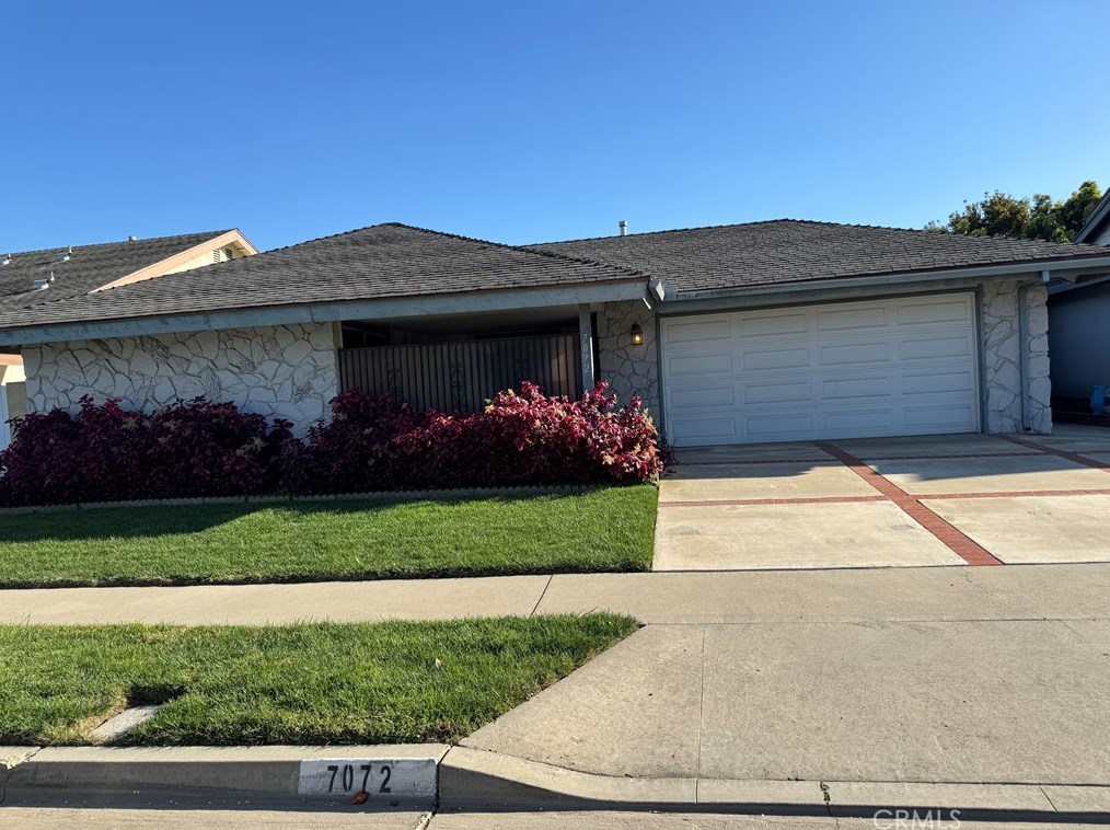 7072 Starlight Cir, Huntington Beach, CA 92647-3543