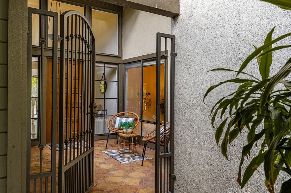 16 Montanas Sud, Irvine CA  exterior