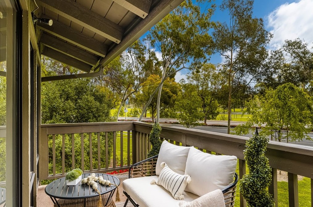 16 Montanas Sud, Irvine CA  exterior