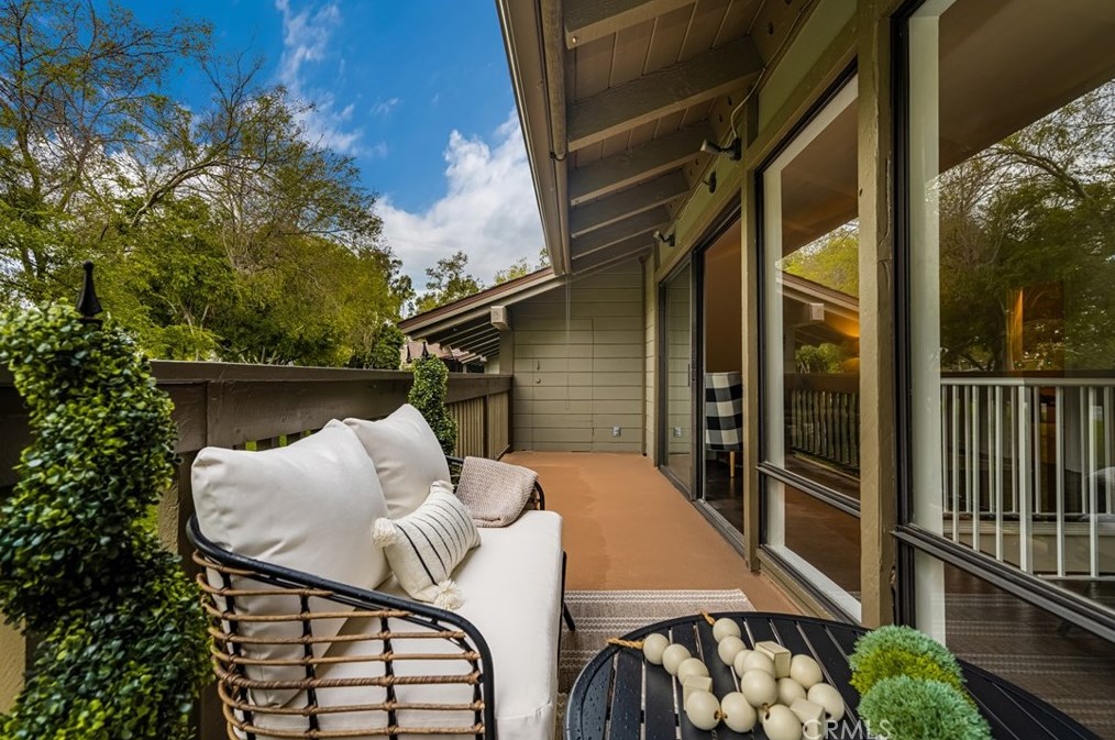 16 Montanas Sud, Irvine CA  exterior