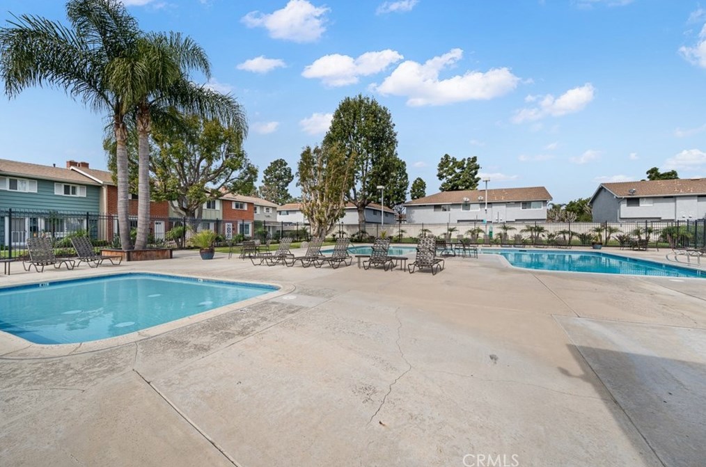 19866 Bushard St, Huntington Beach CA  92646-4027 exterior