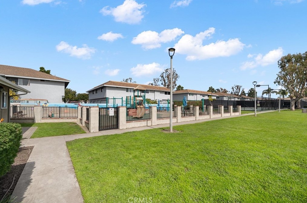19866 Bushard St, Huntington Beach CA  92646-4027 exterior