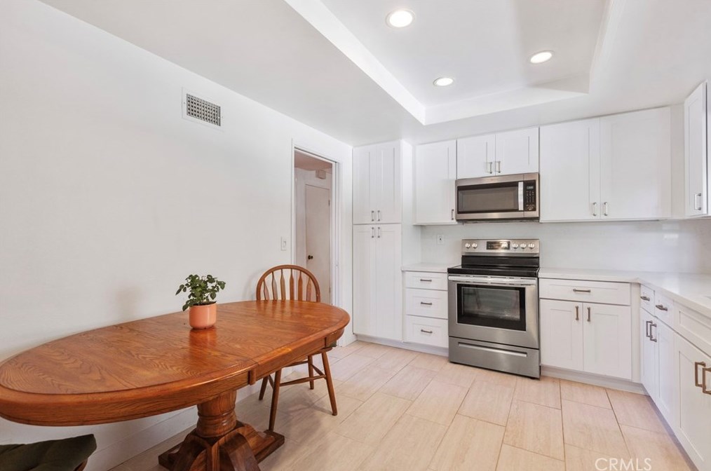 14872 Elm Ave, Irvine CA  92606-2610 exterior