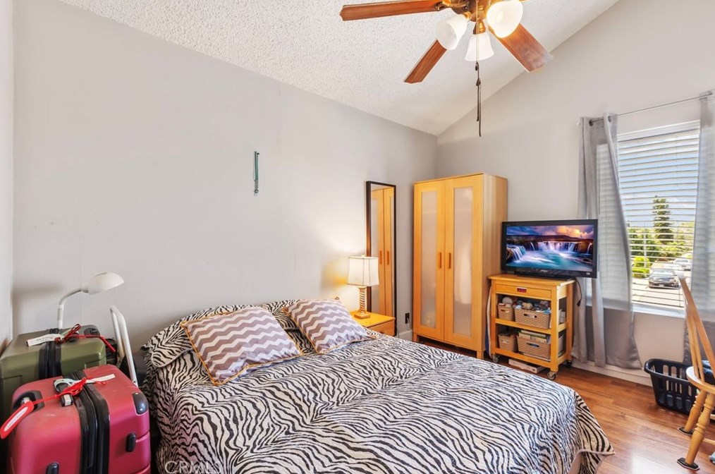 14872 Elm Ave, Irvine CA  92606-2610 exterior