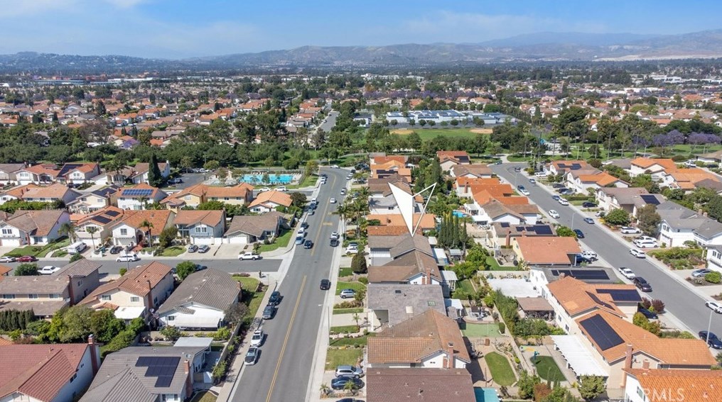 14872 Elm Ave, Irvine CA  92606-2610 exterior