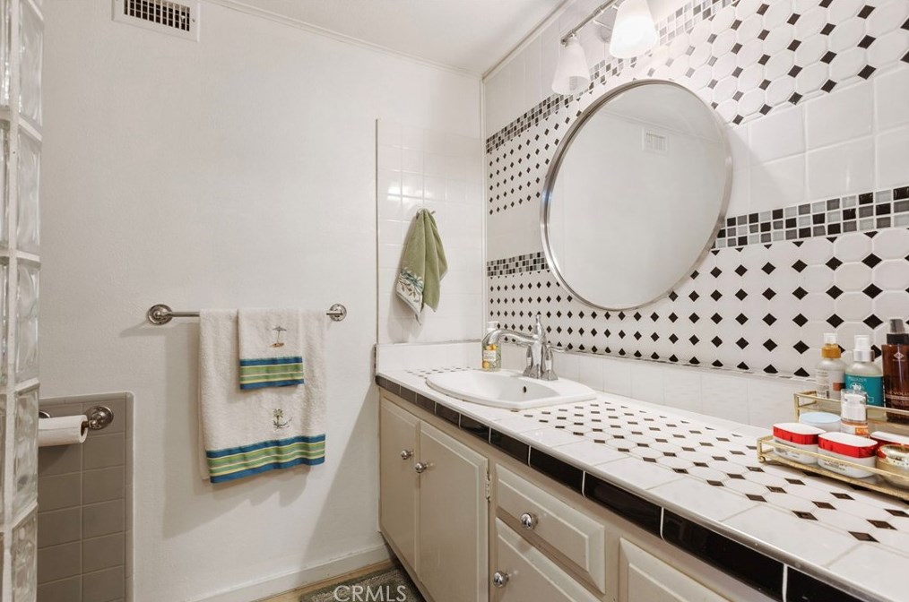 14872 Elm Ave, Irvine CA  92606-2610 exterior