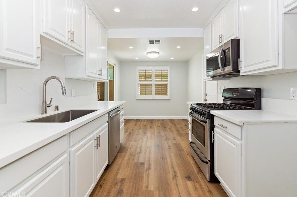 1413 Beacon Ave, Anaheim CA  92802-1717 exterior